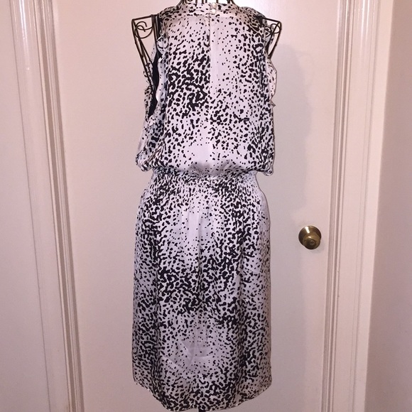 $⬇️ Ruched & Ruffled Summer Dress 👗 - Picture 6 of 9